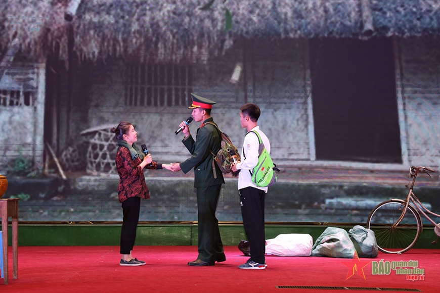 Thu Hà trong vở kịch ngắn “Nghề của mẹ”